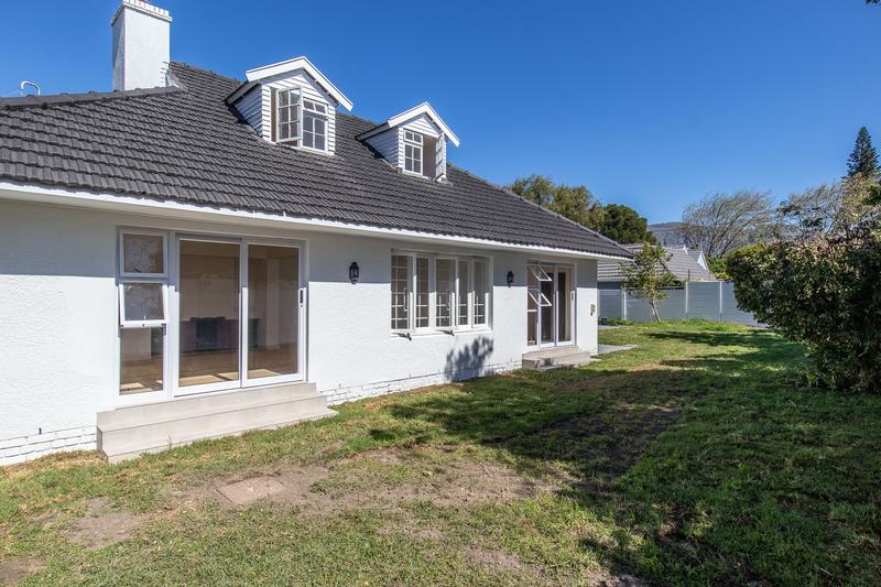 To Let 4 Bedroom Property for Rent in Bergvliet Western Cape